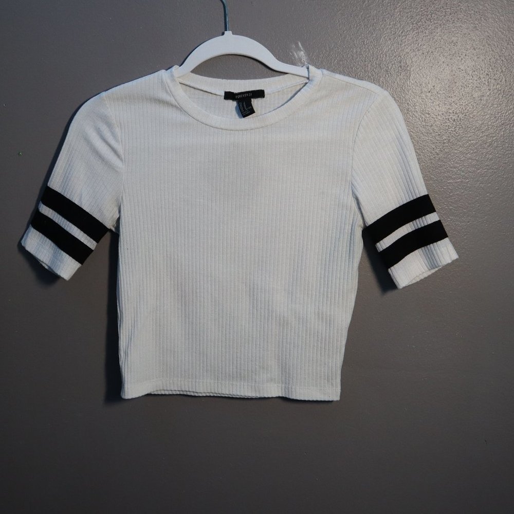 Forever 21 Cropped shirt